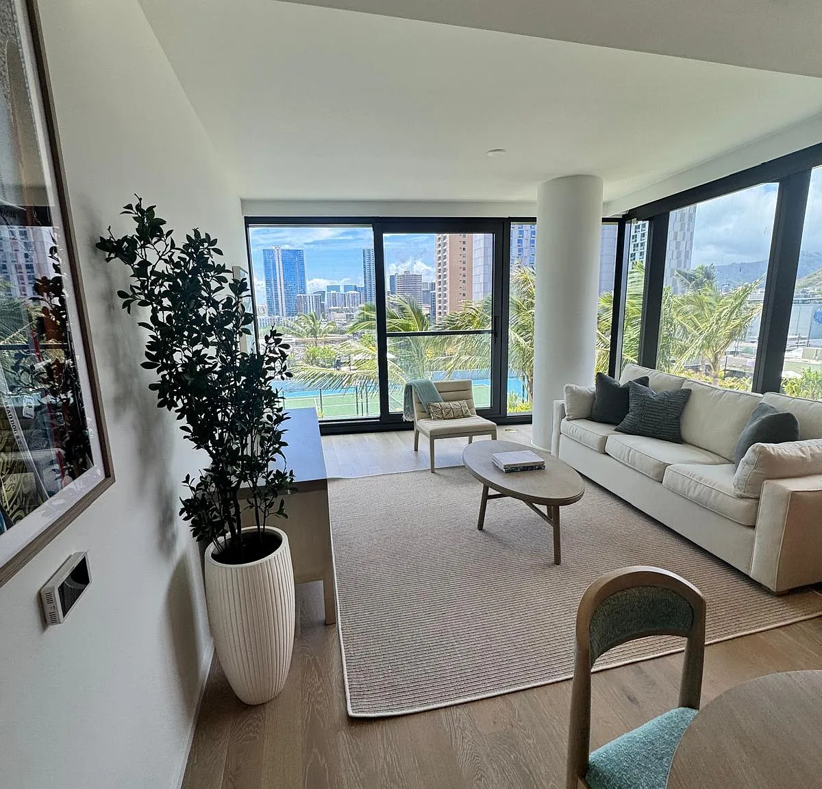 2 bed, 735 sqft, $4,500 — Photo 2