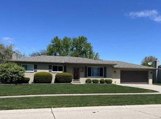 14111 Hillsdale Dr, Sterling Heights, MI 48313