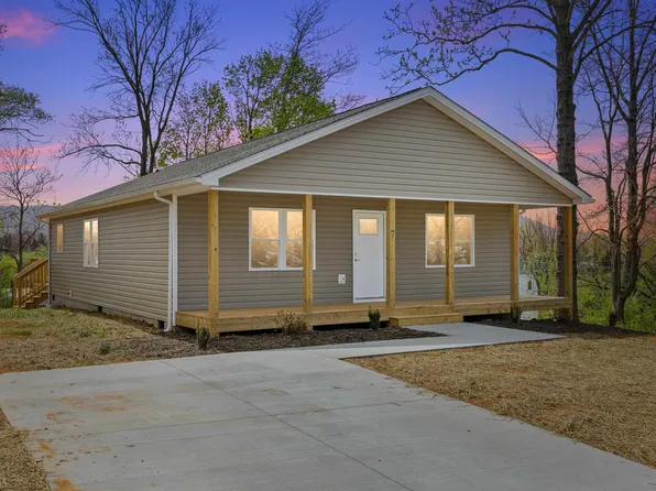 7 W High St, Stuarts Draft, VA 24477