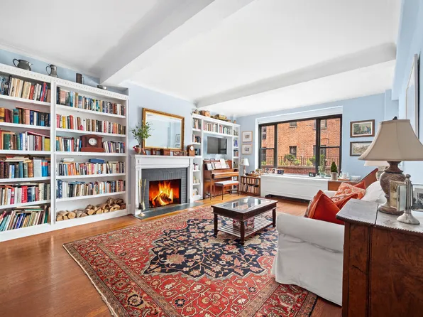 325 East 57th Street image 3 of 12