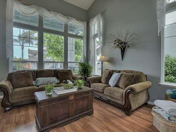 4th image of 1408 Casablanca Cir