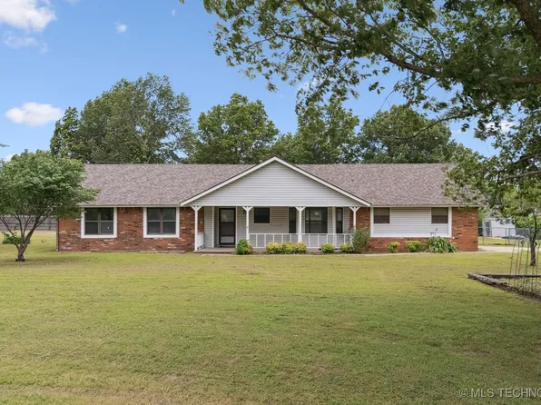 9733 E Mirage Dr, Claremore, OK 74019