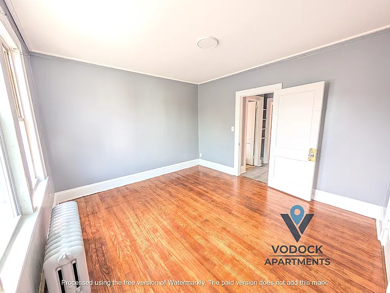 1069 Capitol Ave — Photo 4