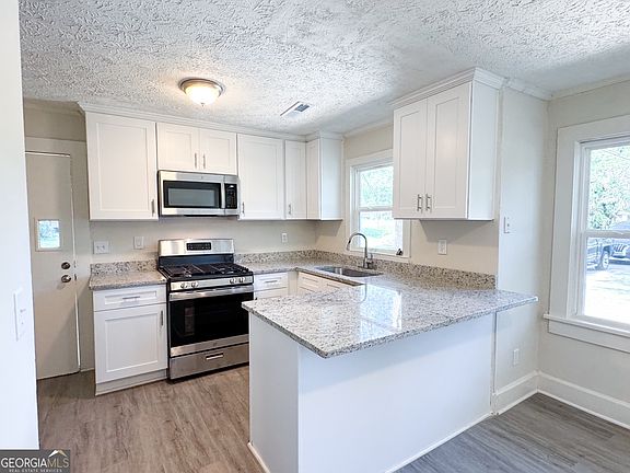 2nd image of 2425 Maple Rd SE