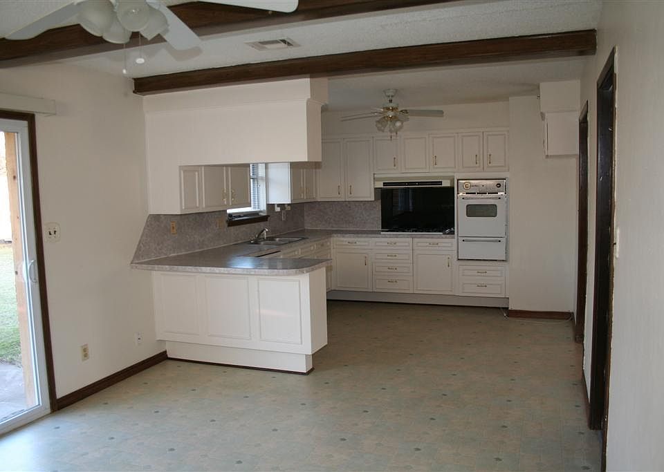 2nd image of 2833 SW 83rd St