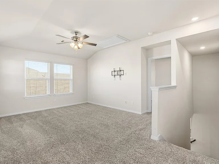 520 Loriner Way — Photo 22