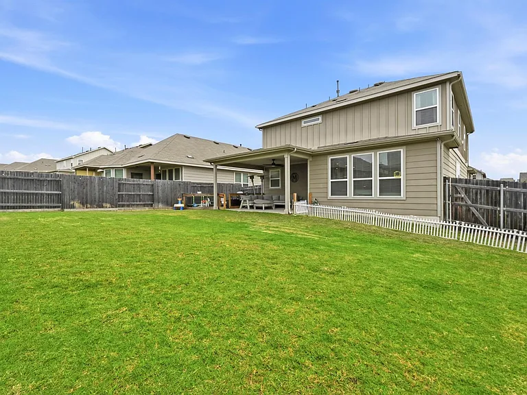 210 Purple Heart Dr — Photo 33