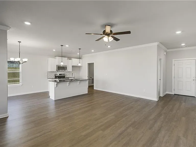 460 Willow Dr — Photo 3