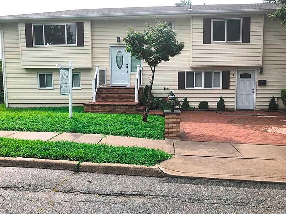 2nd image of 26 Crow Ln