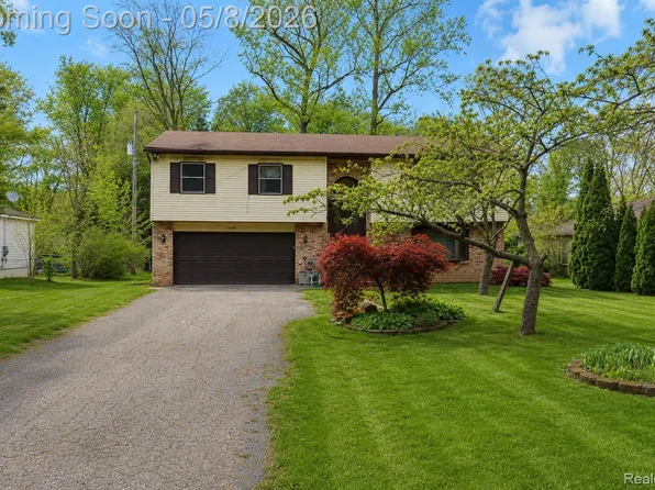 21428 Lundy Dr, Farmington Hills, MI 48336