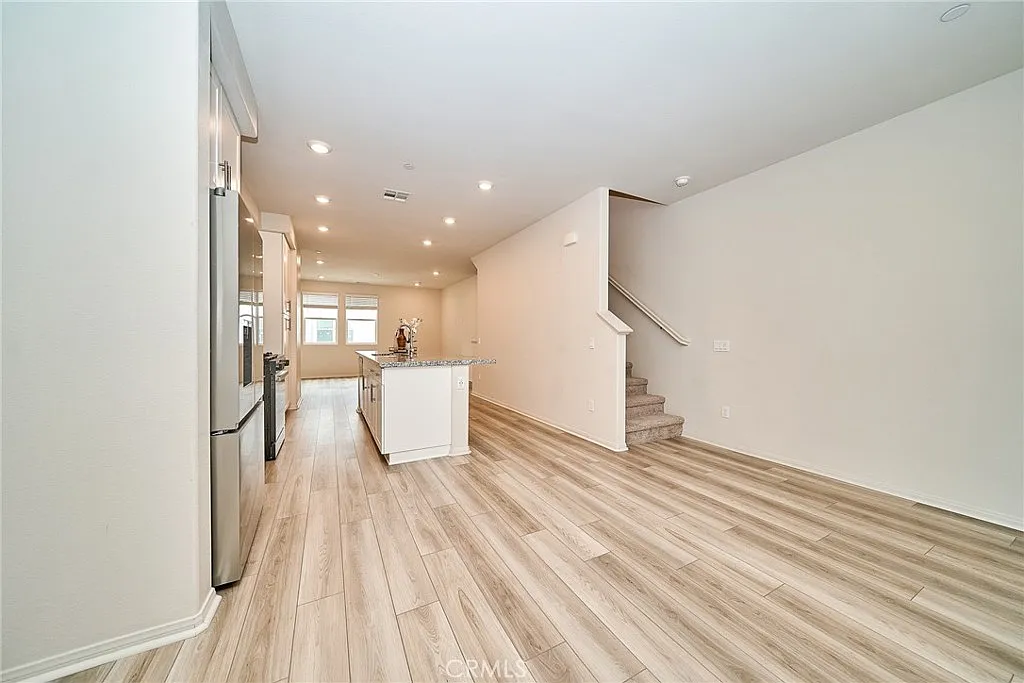 3 bed, 3.5 bath, 1791 sqft, $3,500 — Photo 3