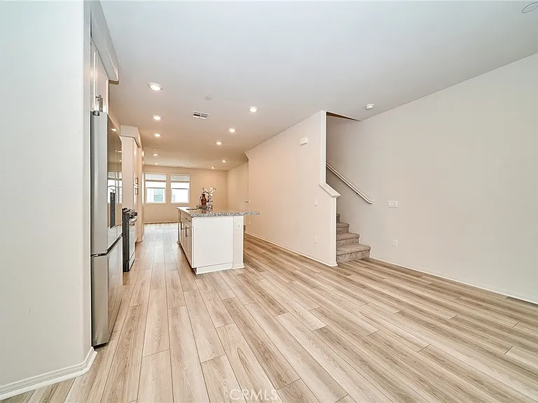 1672 Cayton Loop — Photo 3