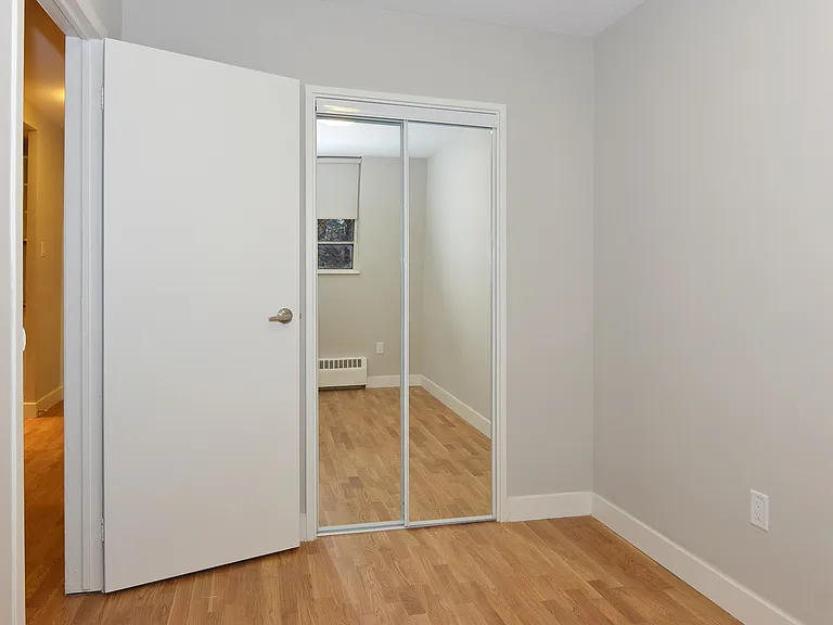 230 Oak St — Photo 18