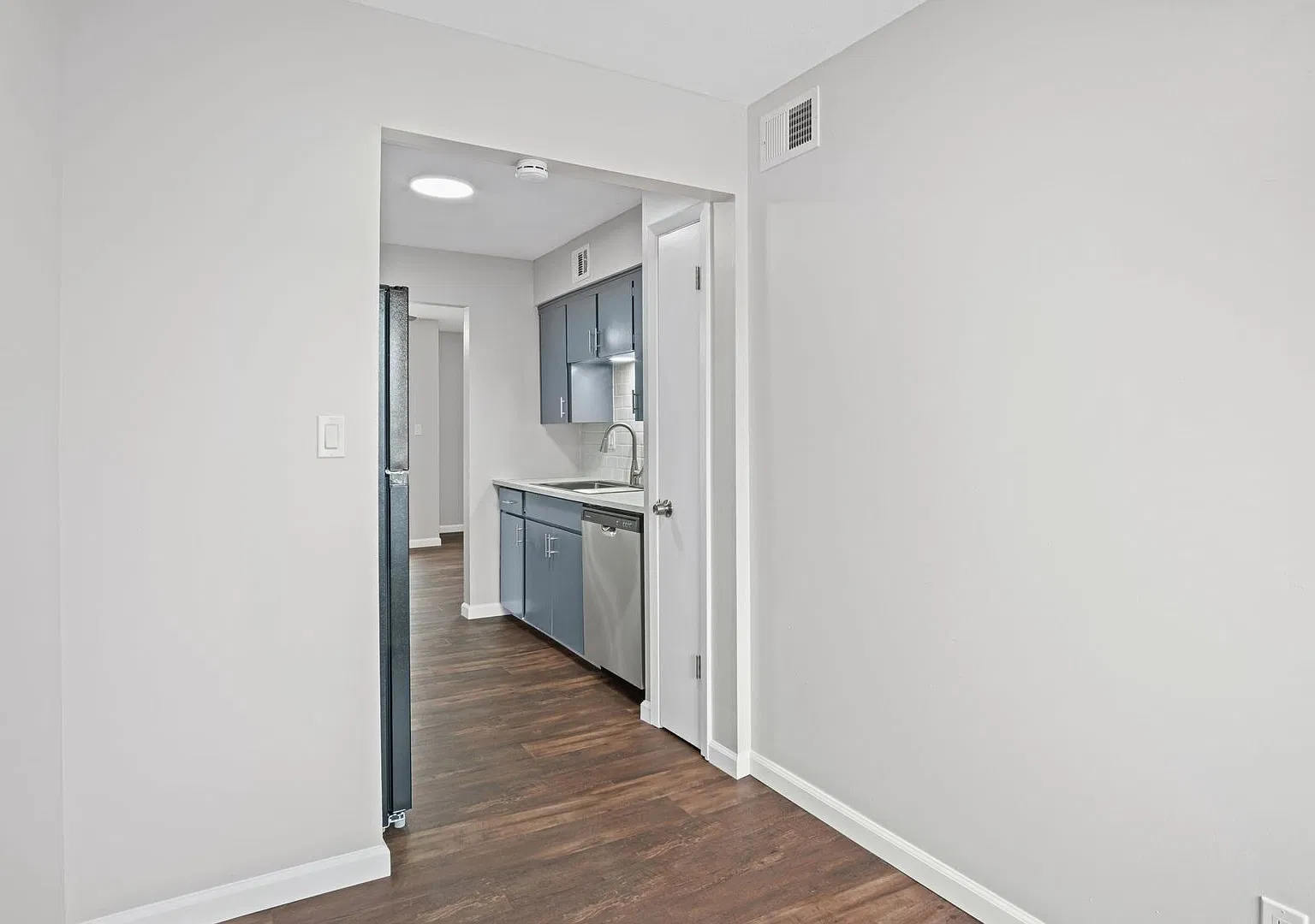 Wornall Place Apartments — Photo 4