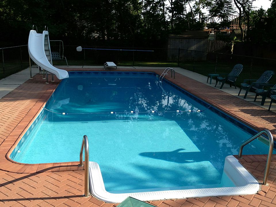 Pool has a cabana!