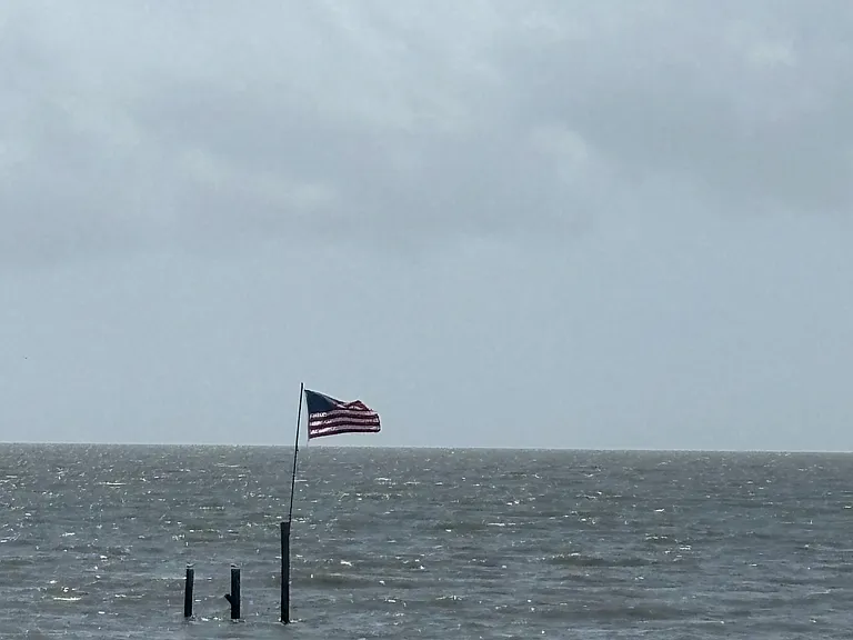 Ocean Wave Ave — Photo 3