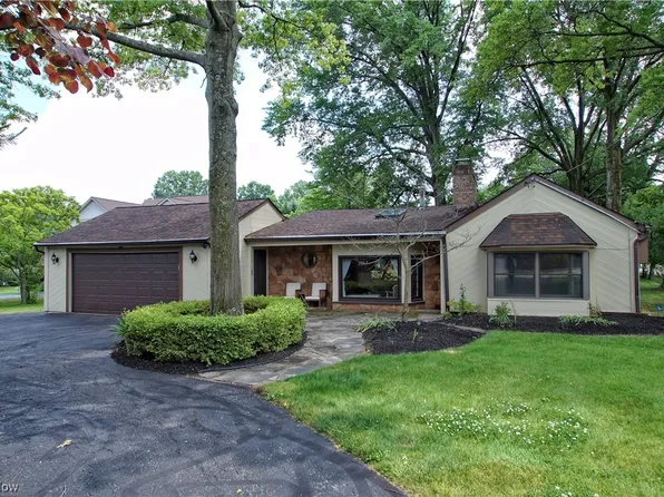 28900 Eddy Rd, Willoughby Hills, OH 44092