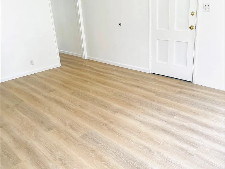 5752 Vineland Ave — Photo 6