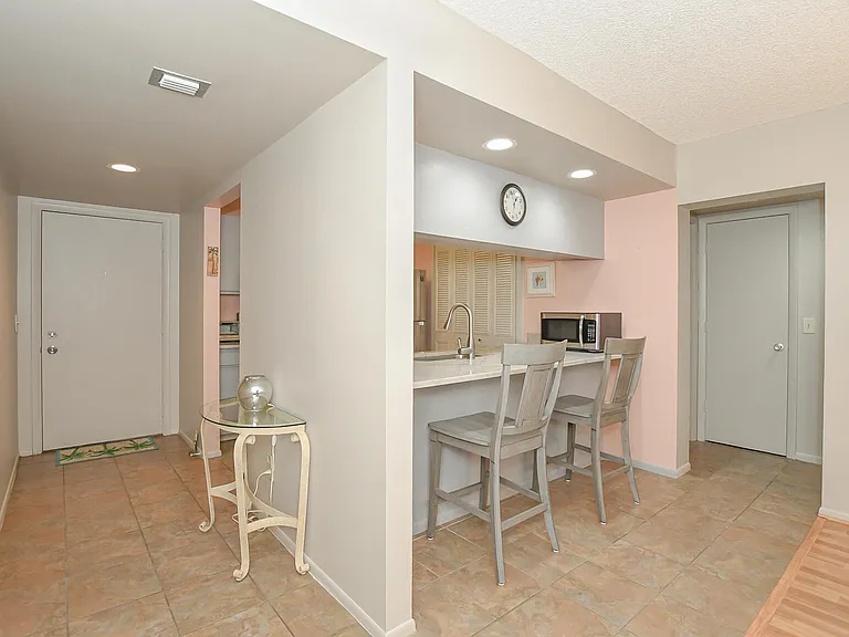 20 Plantation Dr #101 — Photo 7