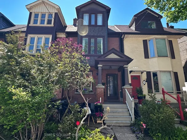 7 Badgerow Ave, Toronto, ON M4M 1T9