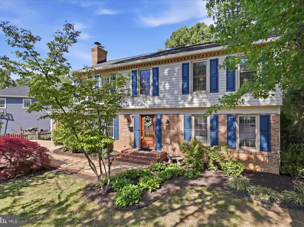 8604 Riverside Rd, Alexandria, VA 22308