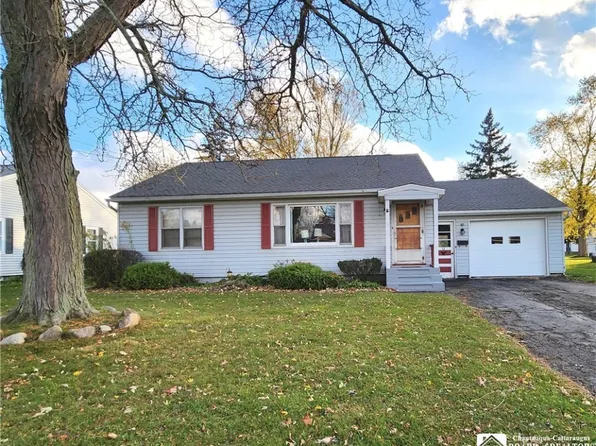 11 Leon Pl, Fredonia, NY 14063