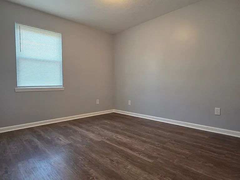 1590 Illinois Rd — Photo 17