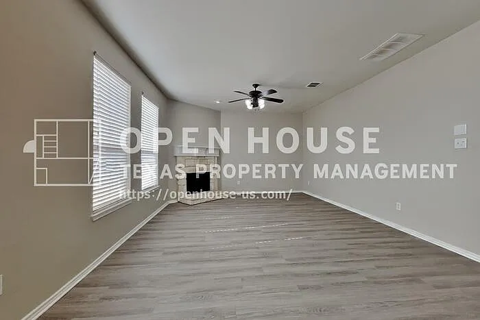 3 bed, 2.5 bath, 2360 sqft, $2,225 — Photo 4