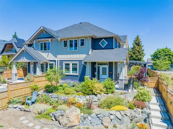 478 Machleary St, Nanaimo, BC V9R 2H2