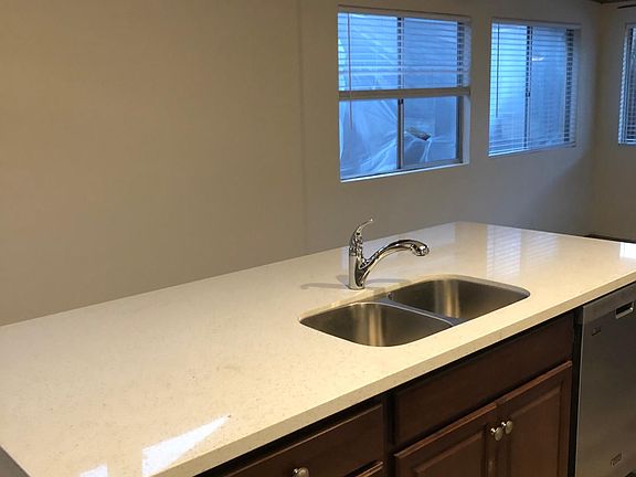 4th image of 4749 Narragansett Ave