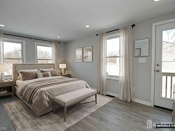 4th image of 824 Drake Ave