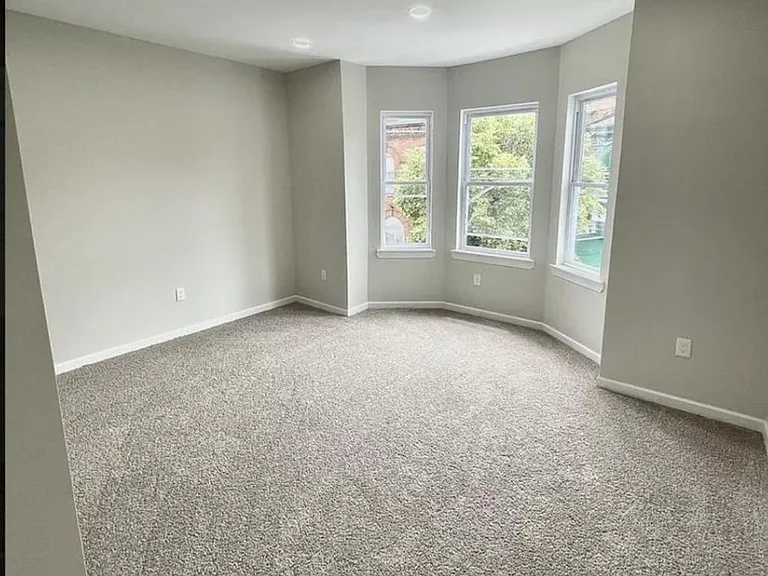 2317 Nicholas St — Photo 4