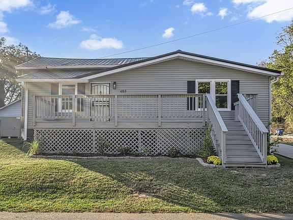 4th image of 403 Carpenter St