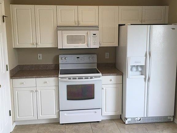 3rd image of 204 Blackstone Dr