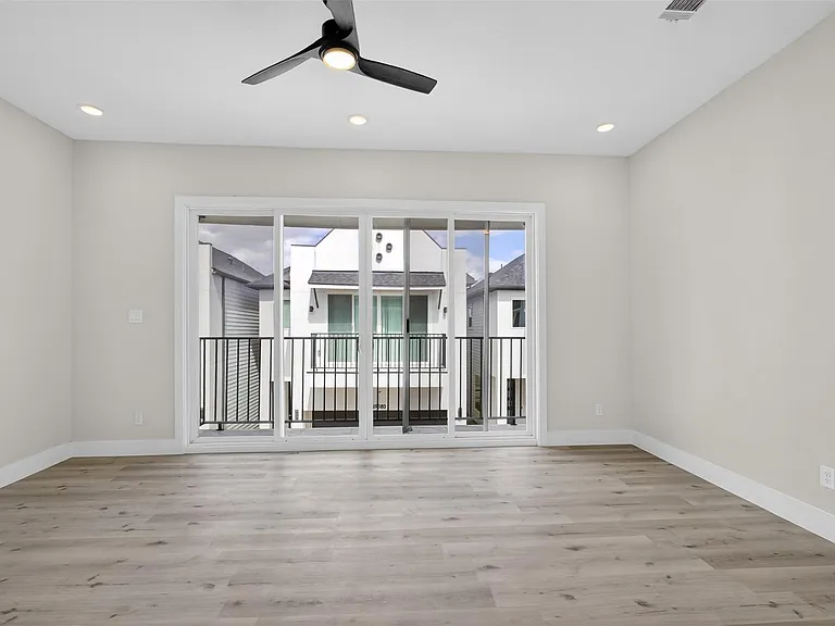 5906 Saint Augustine St #F — Photo 15