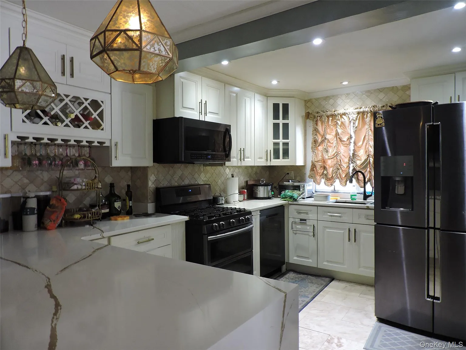 3 bed, 1.5 bath, 925 sqft, $3,850 — Photo 4