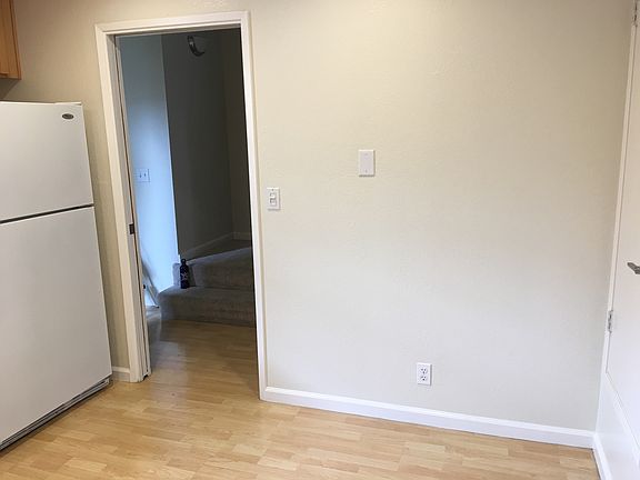 Kitchen pocket entrance