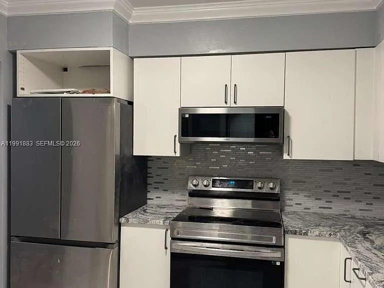 6610 Johnson St — Photo 2