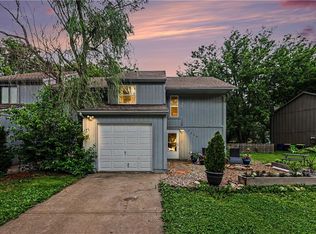 3888 SW Harbor Dr, Lees Summit, MO 64082