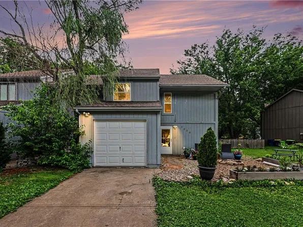 3888 SW Harbor Dr, Lees Summit, MO 64082