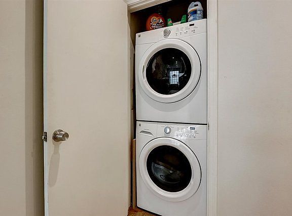 2nd image of 1048 W Catalpa Ave APT 2