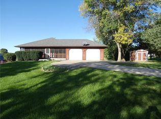 983 210th Pl, Pella, IA 50219