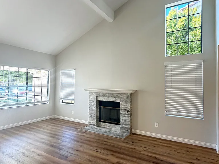 10725 Wallingford Rd — Photo 4