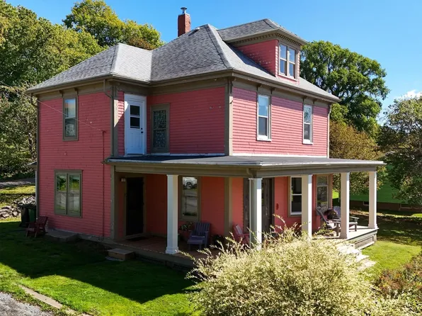 311 Pelham St, Lunenburg, NS B0J 2C0