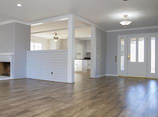 9656 Swinton Ave, North Hills, CA 91343