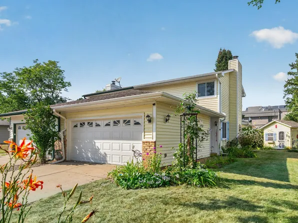 16614 Terrey Pine Dr, Eden Prairie, MN 55347