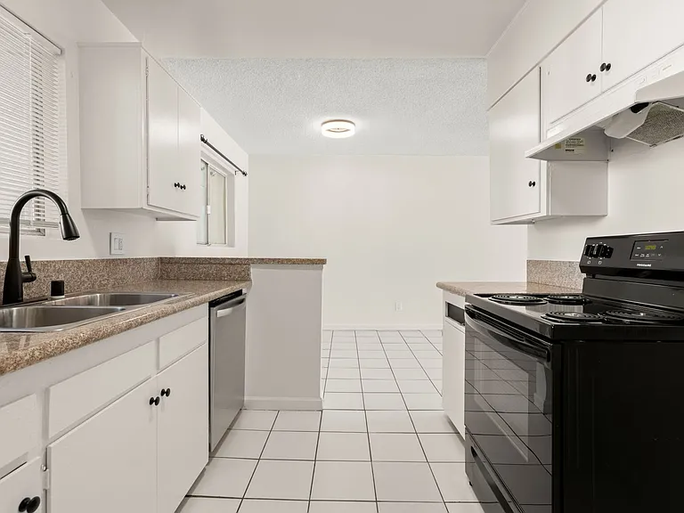 (El/Ti/Yo:B) 5139 White Oak Avenue — Photo 29