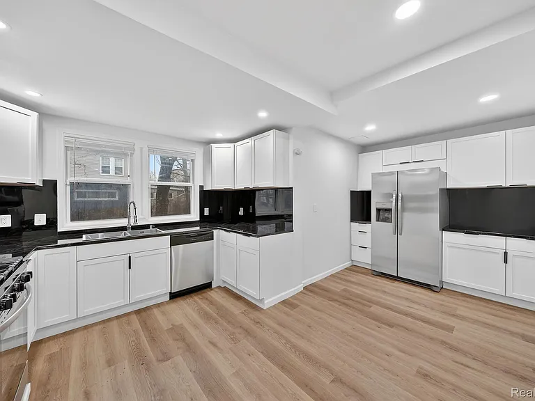 9290 Wildemere St — Photo 5