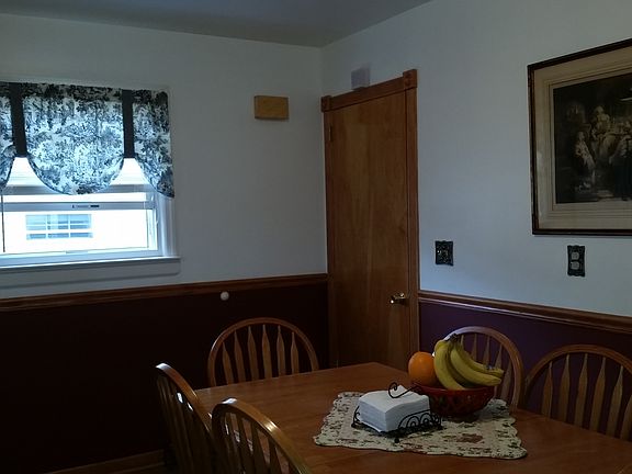 4th image of 9 Fisher Pl