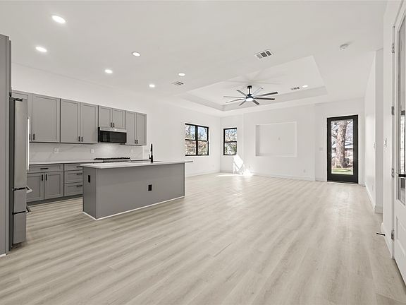 2nd image of 3323 Reed Ln